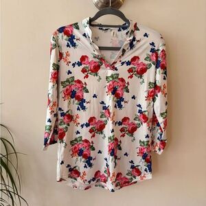 Ealey Fushi Floral V-Neck Blouse - White with Red and Blue Size Medium